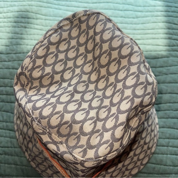 Guess Monogrammed Bucket Hat - Picture 2 of 7
